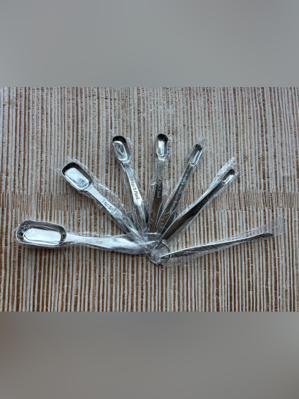 NWT Stainless Steel Measuring Spoons Set with Leveler